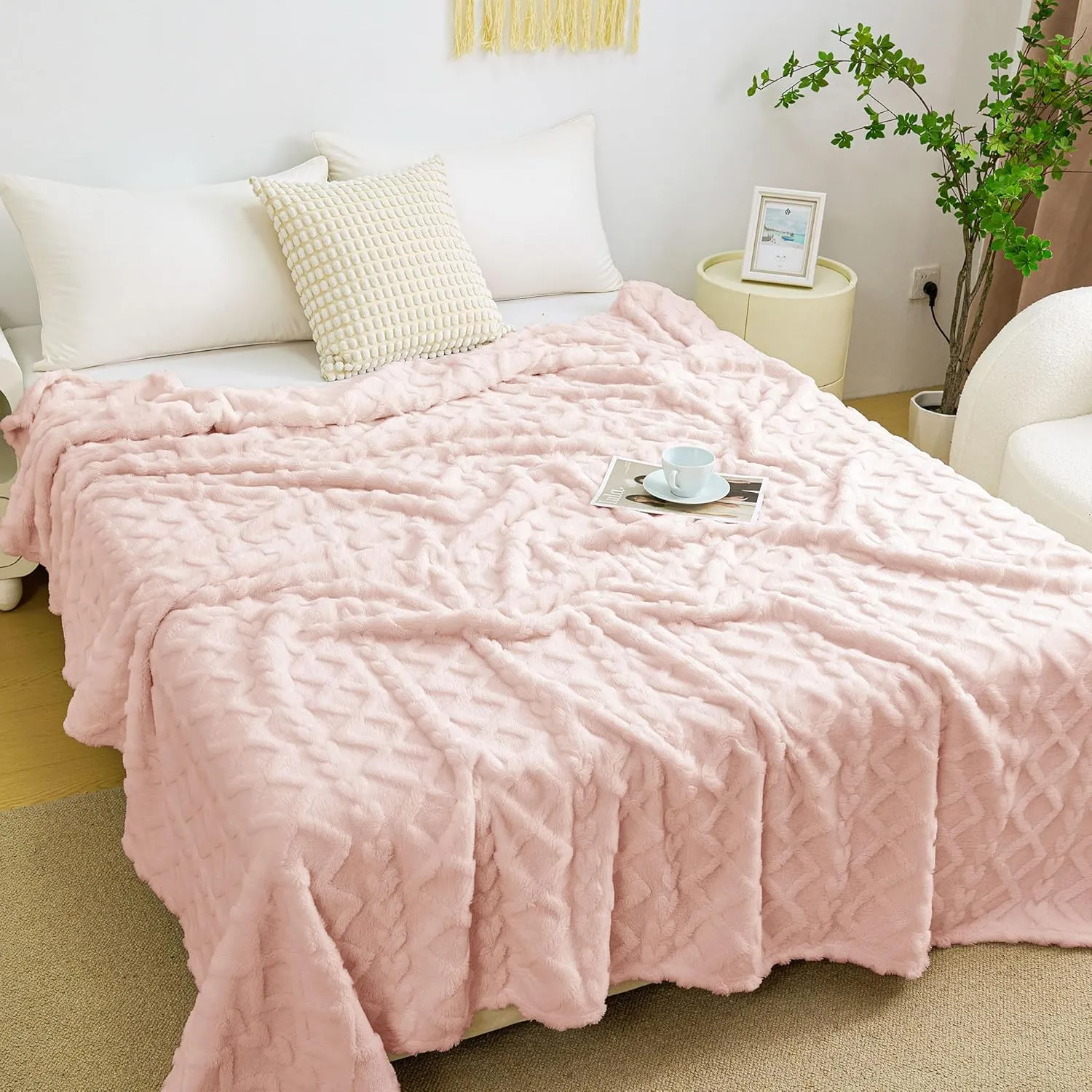 Aganear Fleece Throw Blanket - Cozy Soft Lightweight Fuzzy Throw Blanket for Women Portable Throw Blankets for Couch, Warm Present for Birthday, Christmas, Halloween, Housewarming(50"x60", Pink)