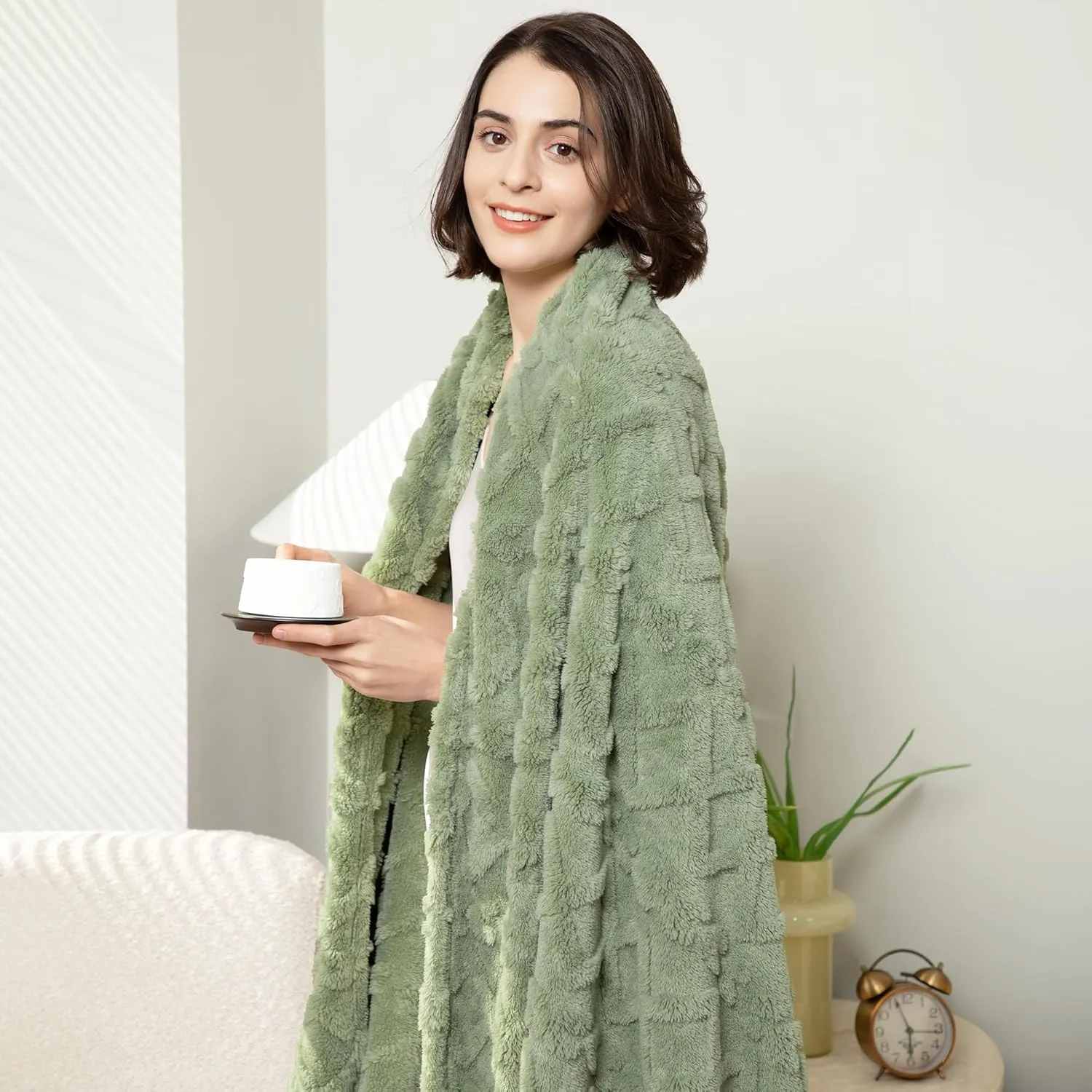 Aganear Fleece Throw Blanket - Cozy Soft Lightweight Fuzzy Throw Blanket for Women Portable Throw Blankets for Couch, Warm Present for Birthday, Christmas, Halloween, Housewarming(50"x60", Sage Green)