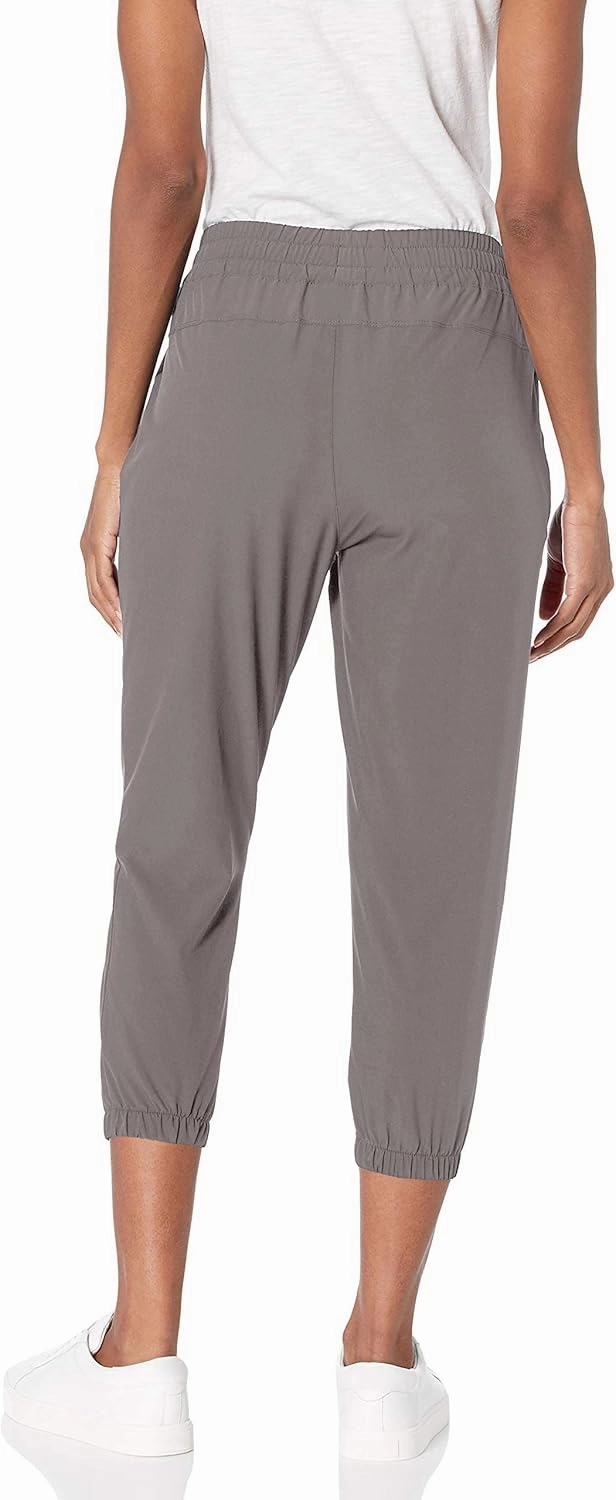 Amazon Essentials Women's Performance Stretch Woven Crop Jogger Pant