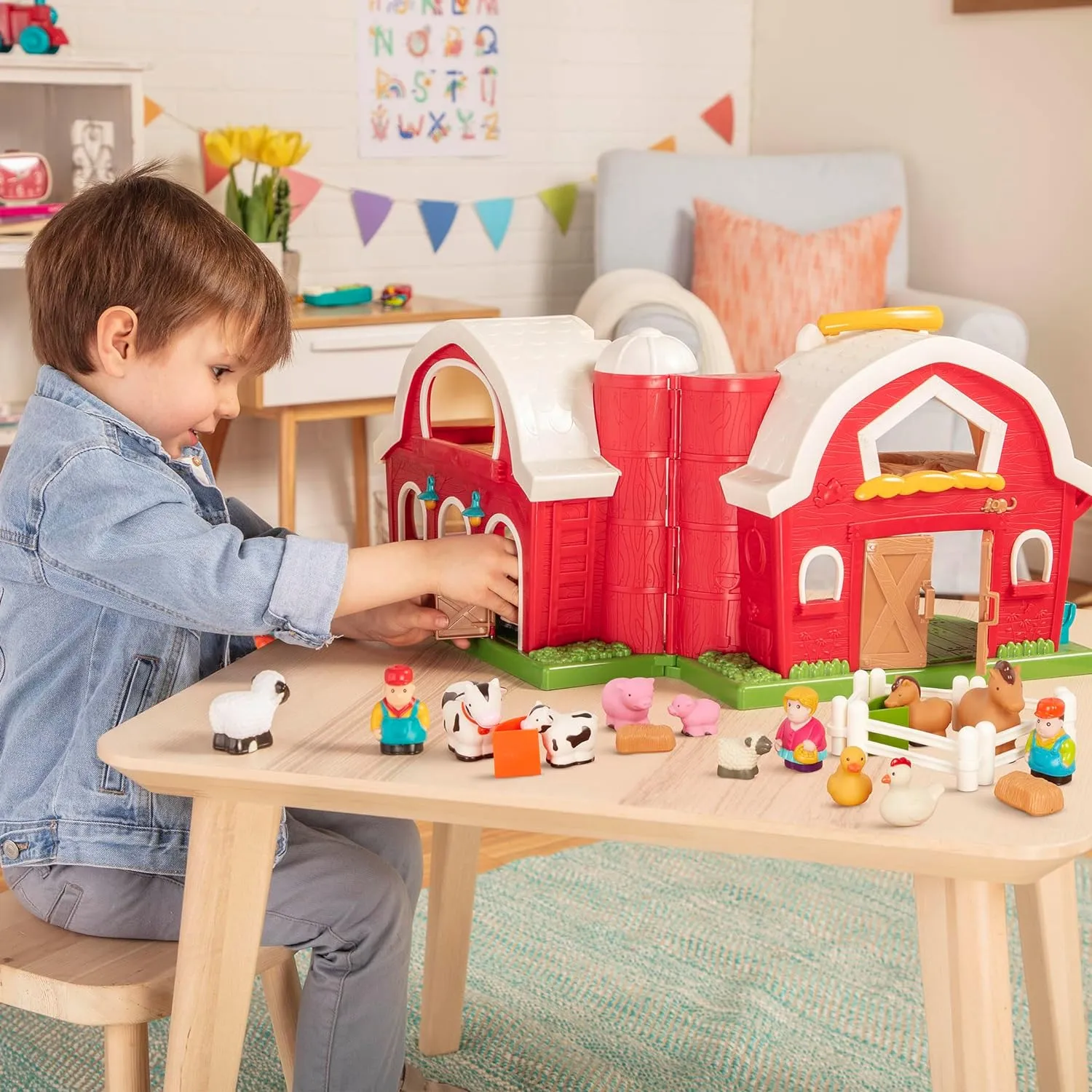 Battat Farm Animal Play Set - 25 Toy Farm Animals, Fences, Farmers, Tractor, Trailer & More for Toddlers 18 Months  - Farm Playset