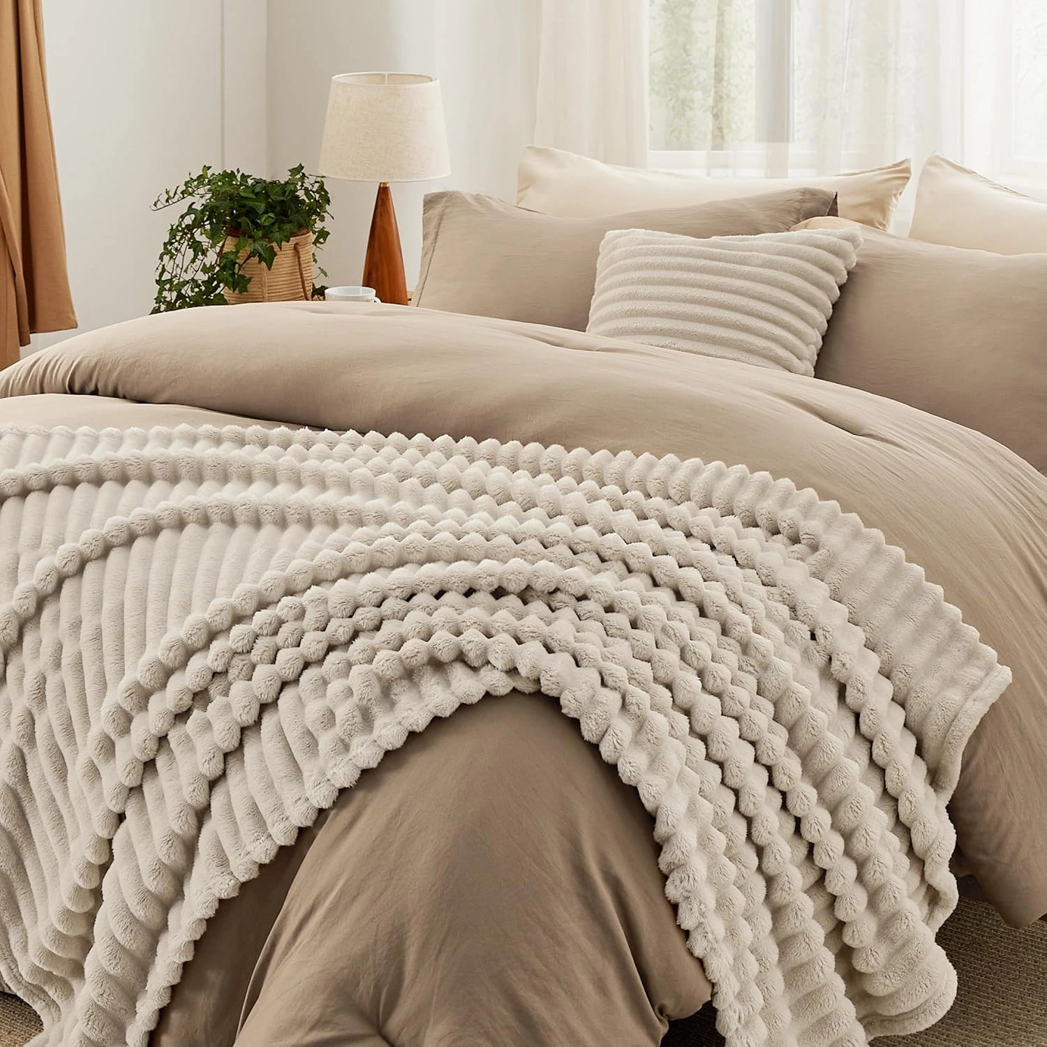 Bedsure Queen Comforter Set 5 Pieces - Bed in a Bag with Fleece Throw Blanket and Decorative Pillow, Lightweight Bedding Comforter Sets, All Season Bedding, Khaki