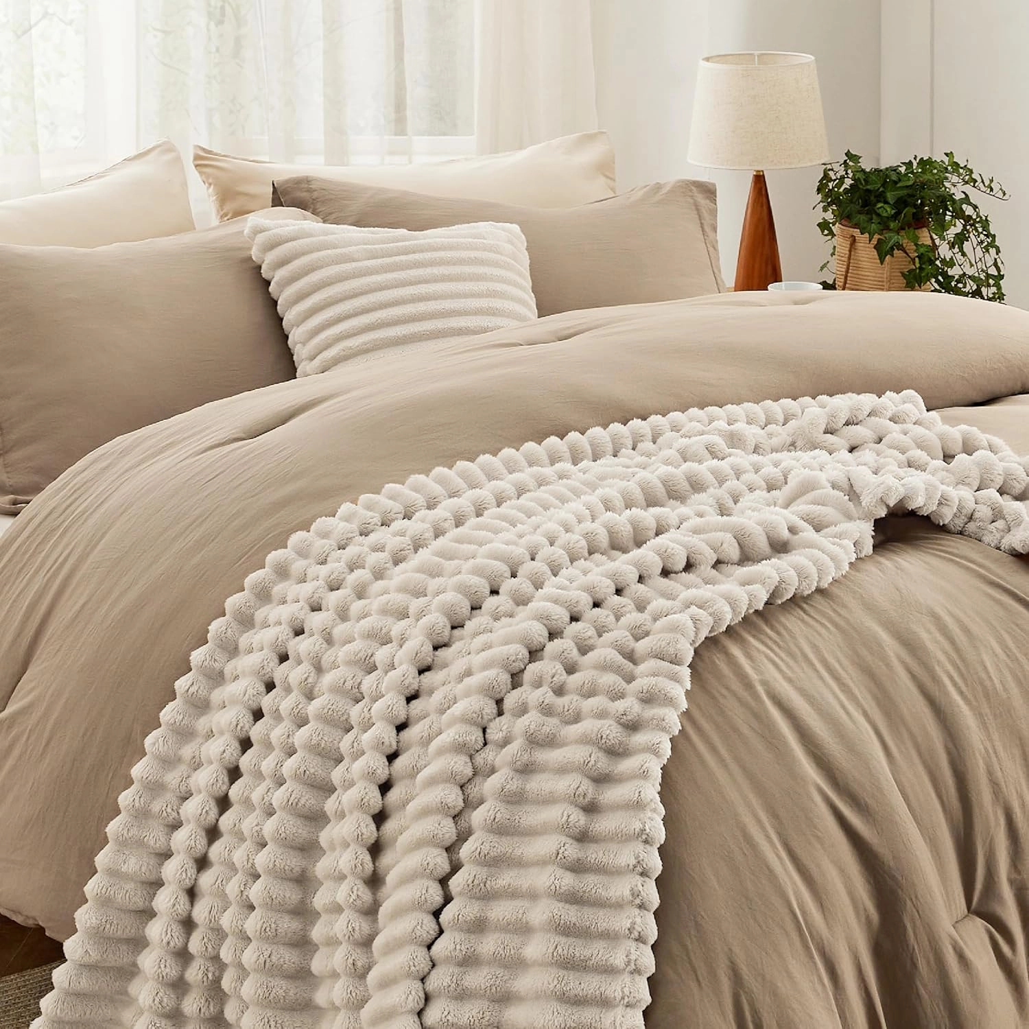 Bedsure Queen Comforter Set 5 Pieces - Bed in a Bag with Fleece Throw Blanket and Decorative Pillow, Lightweight Bedding Comforter Sets, All Season Bedding, Khaki