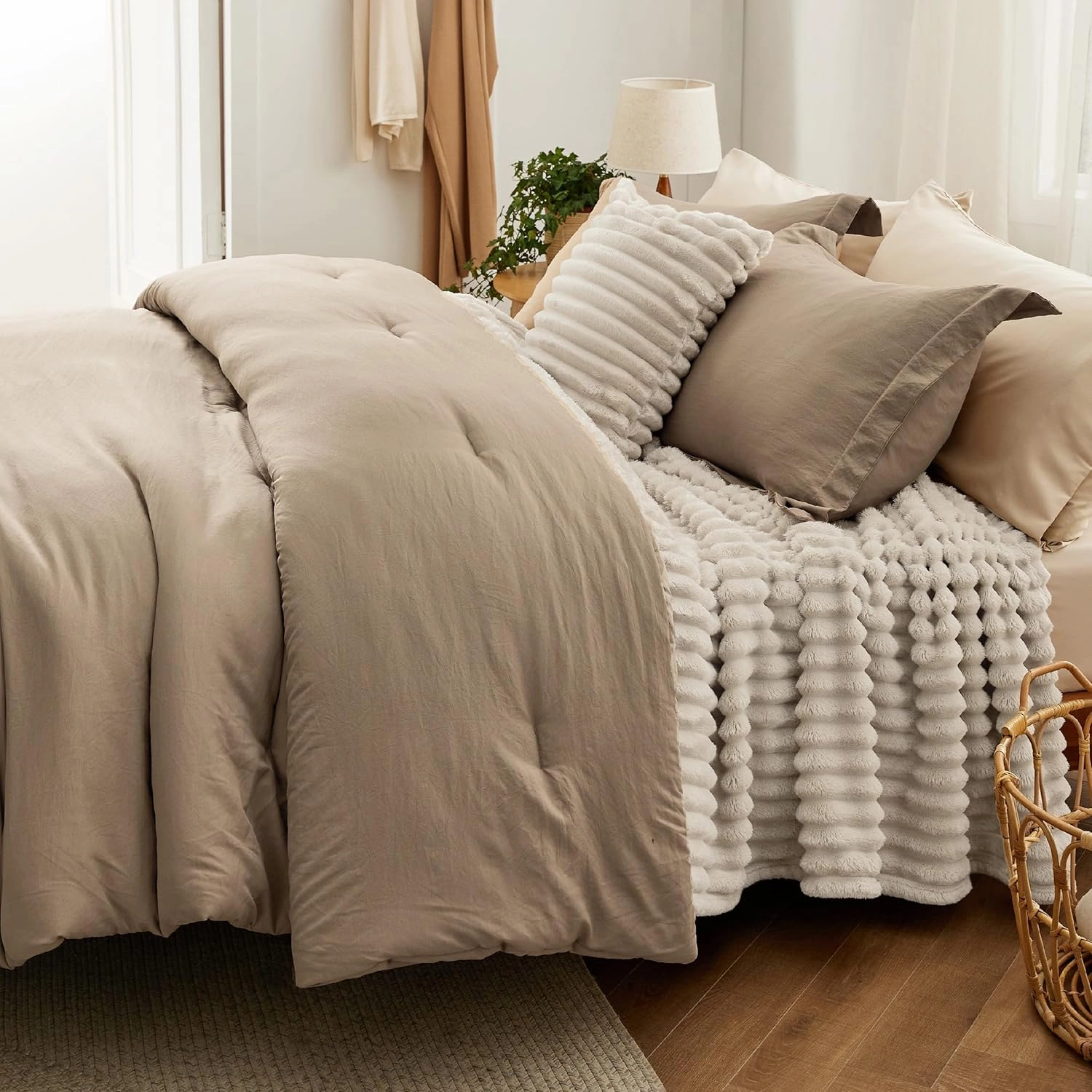 Bedsure Queen Comforter Set 5 Pieces - Bed in a Bag with Fleece Throw Blanket and Decorative Pillow, Lightweight Bedding Comforter Sets, All Season Bedding, Khaki