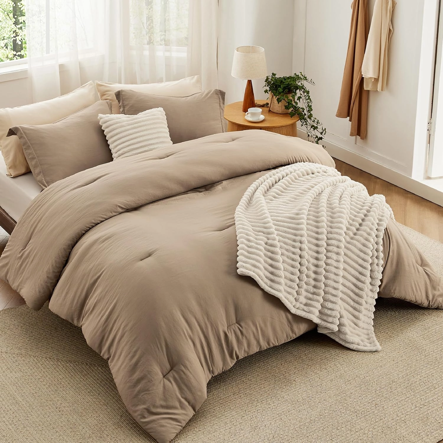 Bedsure Queen Comforter Set 5 Pieces - Bed in a Bag with Fleece Throw Blanket and Decorative Pillow, Lightweight Bedding Comforter Sets, All Season Bedding, Khaki