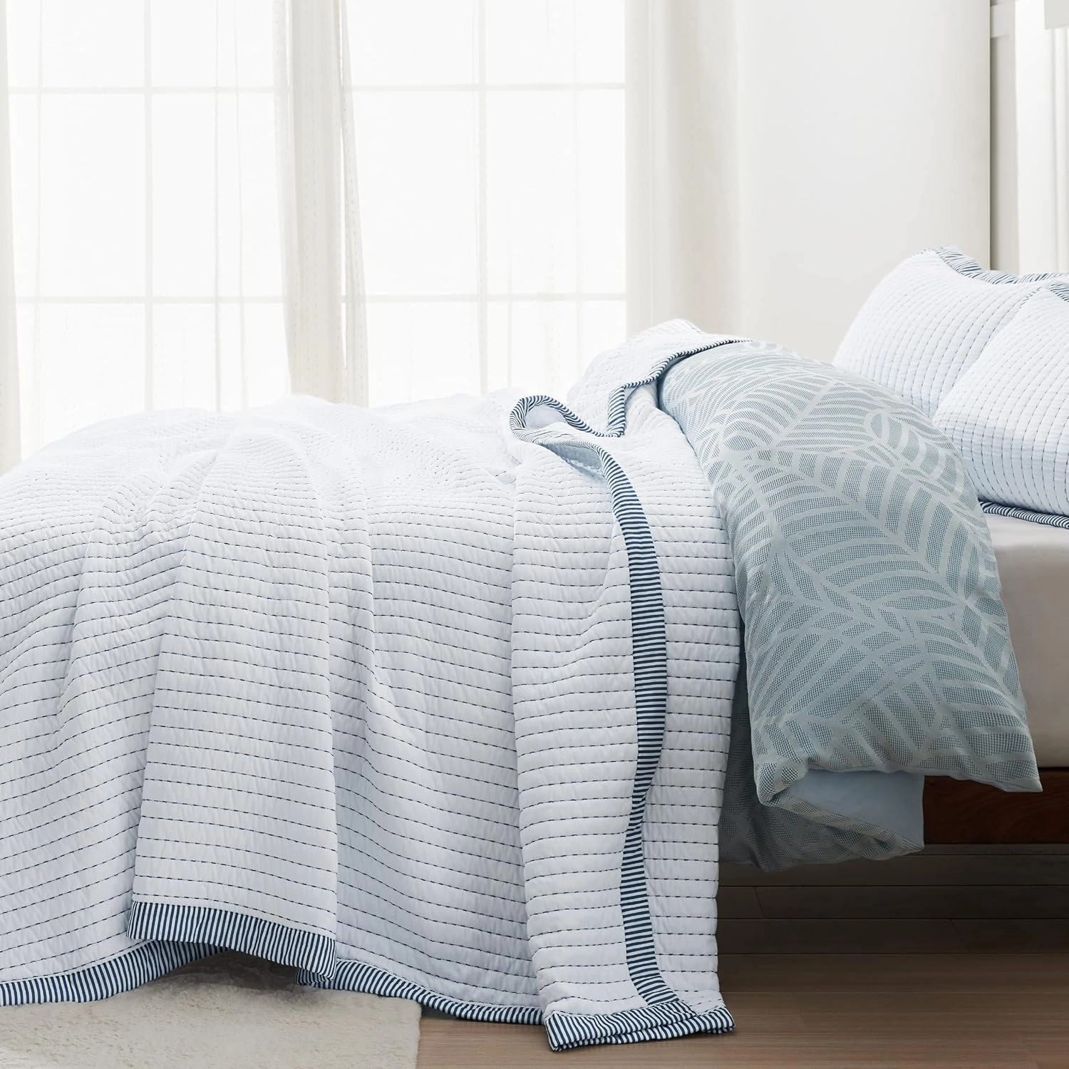 Bedsure White Quilts Queen Size - Queen Quilt Bedding Set Bedspread Coverlet, Lightweight Corduroy Pattern Bedspread, 3-Piece Set with 90"x96" Coverlet & 2 Pillow Shams, All-Season Soft Microfiber