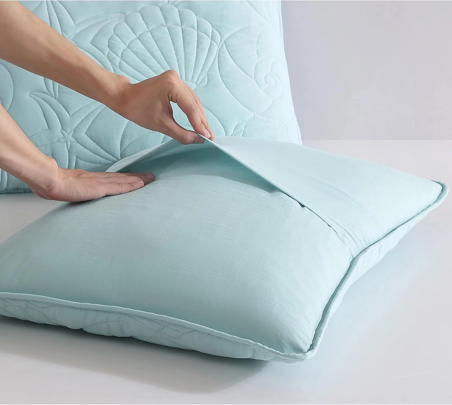 CARIBBEAN JOE King Outlined Shell 3-Piece Quilt Set, Coastal Beach Design Bedding, Aqua