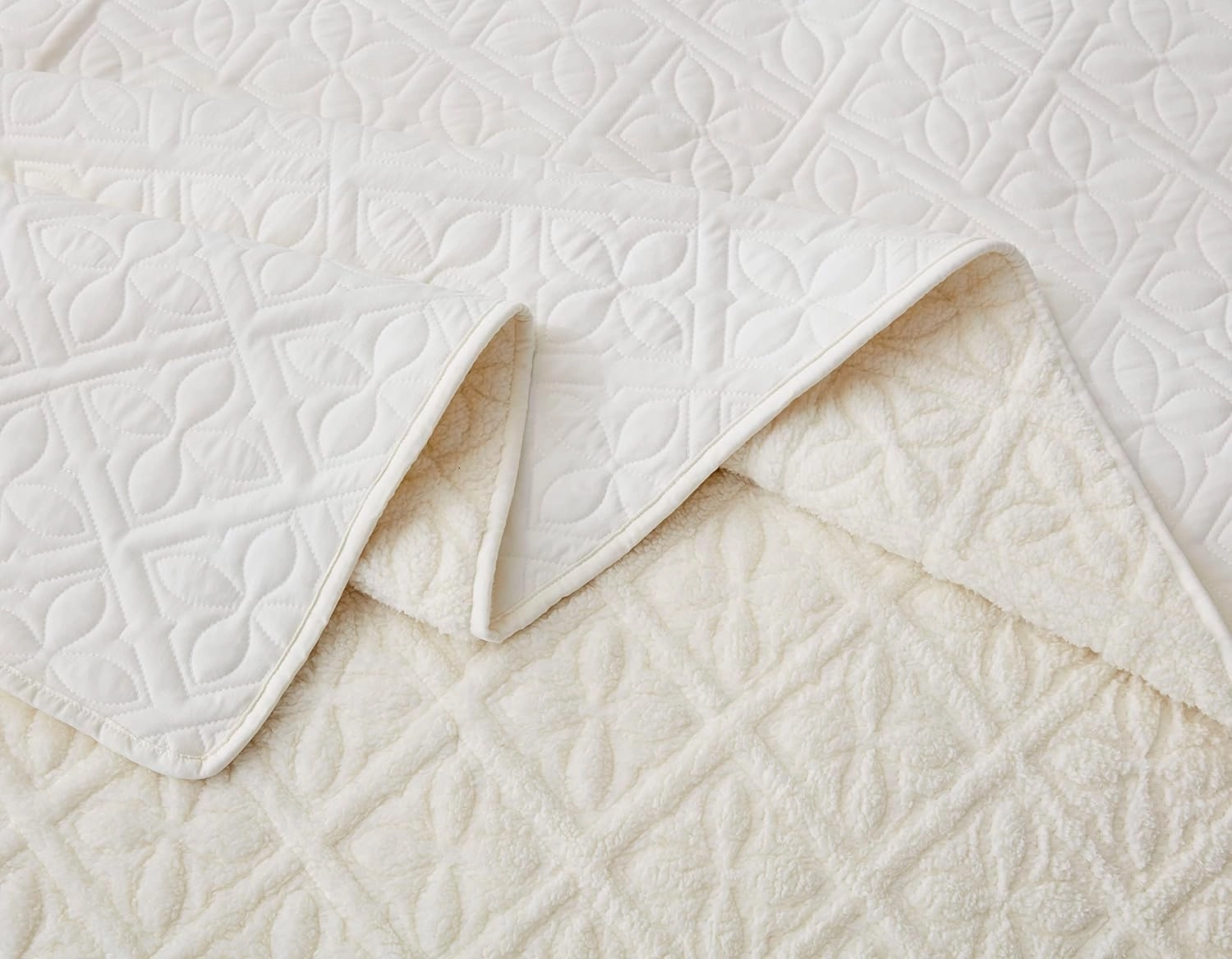 Chezmoi Collection Bethany 3-Piece Queen Sherpa Quilt Set - Floral Quilted Sherpa Blanket Reversible Washed Microfiber Lightweight Bedspread - Queen Size, White