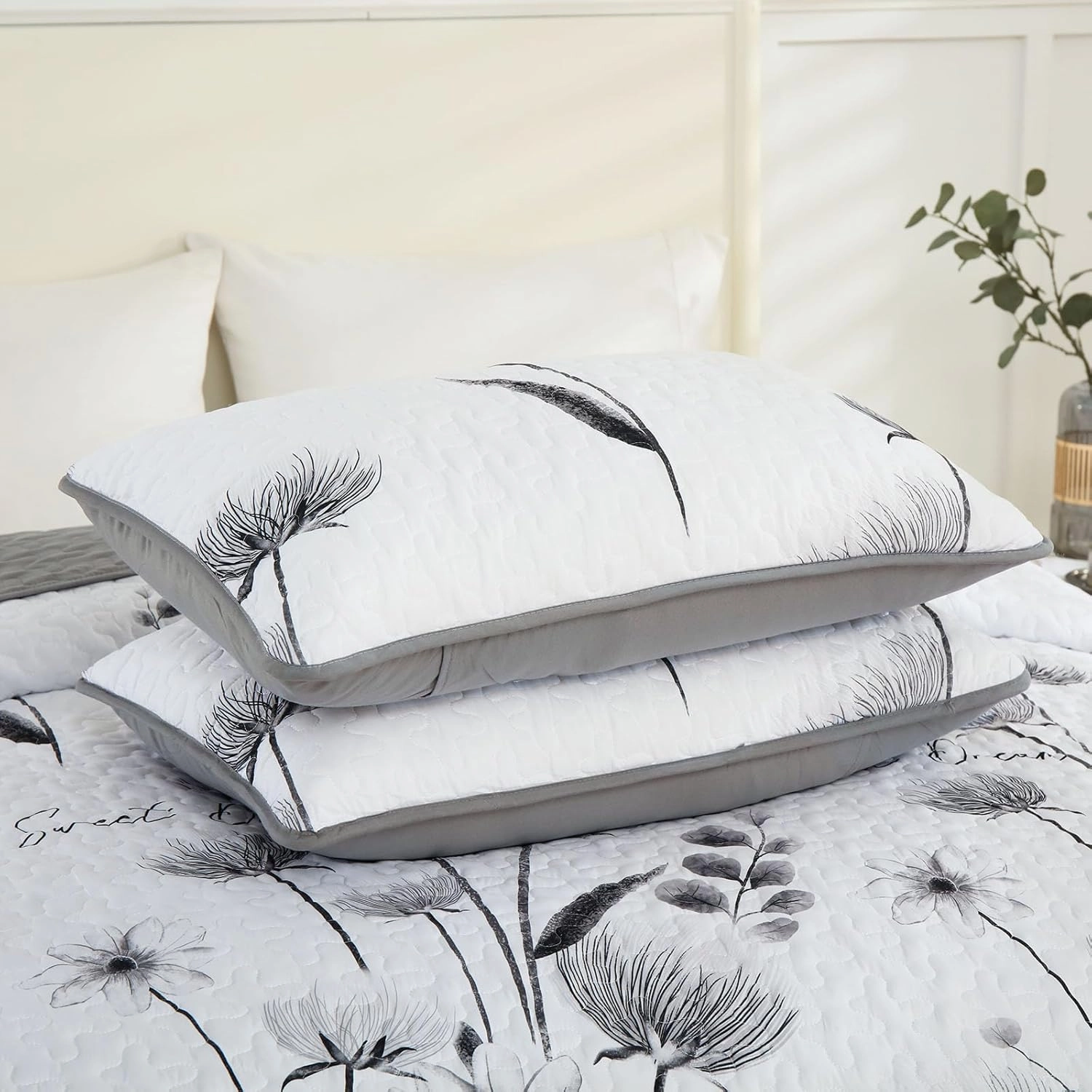 Dinjoy Floral Quilt Set Twin Size, Gray Bedspreads 2 Pieces Cute Bedding Set Lightweight Farmhouse Quilts Soft Flower White Coverlet Sets for Spring Summer 68"x86"
