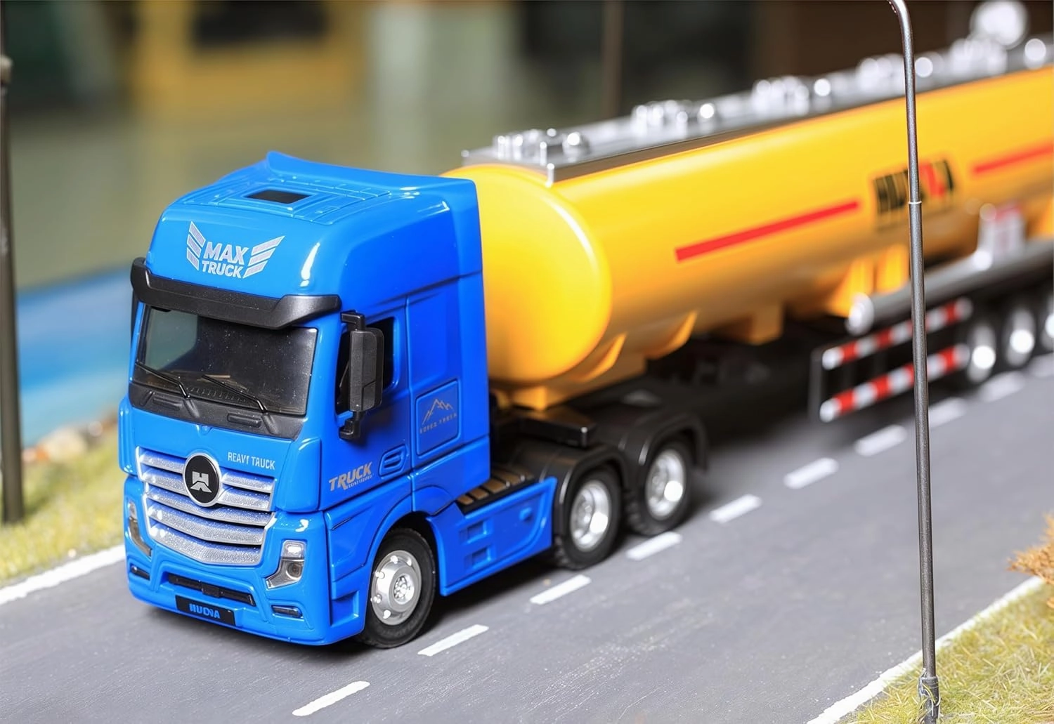 Gemini&Genius Oil Tanker Trailer Toy, Heavy Duty Realistic Look Alloy Hauler Car Toys Transport Vehicle, 1:50 Scale Diecast Tanker Truck, Toy Trucks for Kids (Yellow)