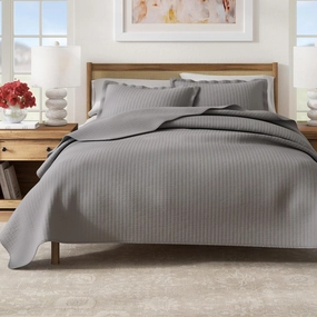 Great Bay Home Full/Queen Quilt Bedding Set, 3-Piece Lightweight Summer Channel Stitch Quilt Set with Shams, Ultra Soft Ash Grey Bedspreads, Quilted Bedding Coverlets for All Seasons