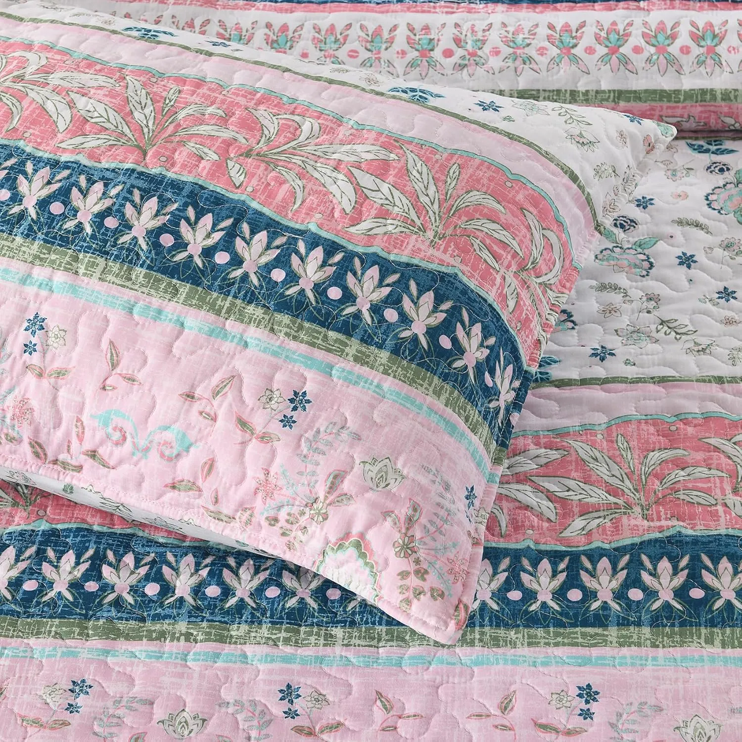 HORIMOTE HOME Boho Style Queen Quilt Set Pink Bohemian Floral Strip Quilt Beddding Set, Soft and Lightweight Bedspread for All Season, Full Size Bed Coverlet with 2 Matching Pillow Shams (3 Pieces)