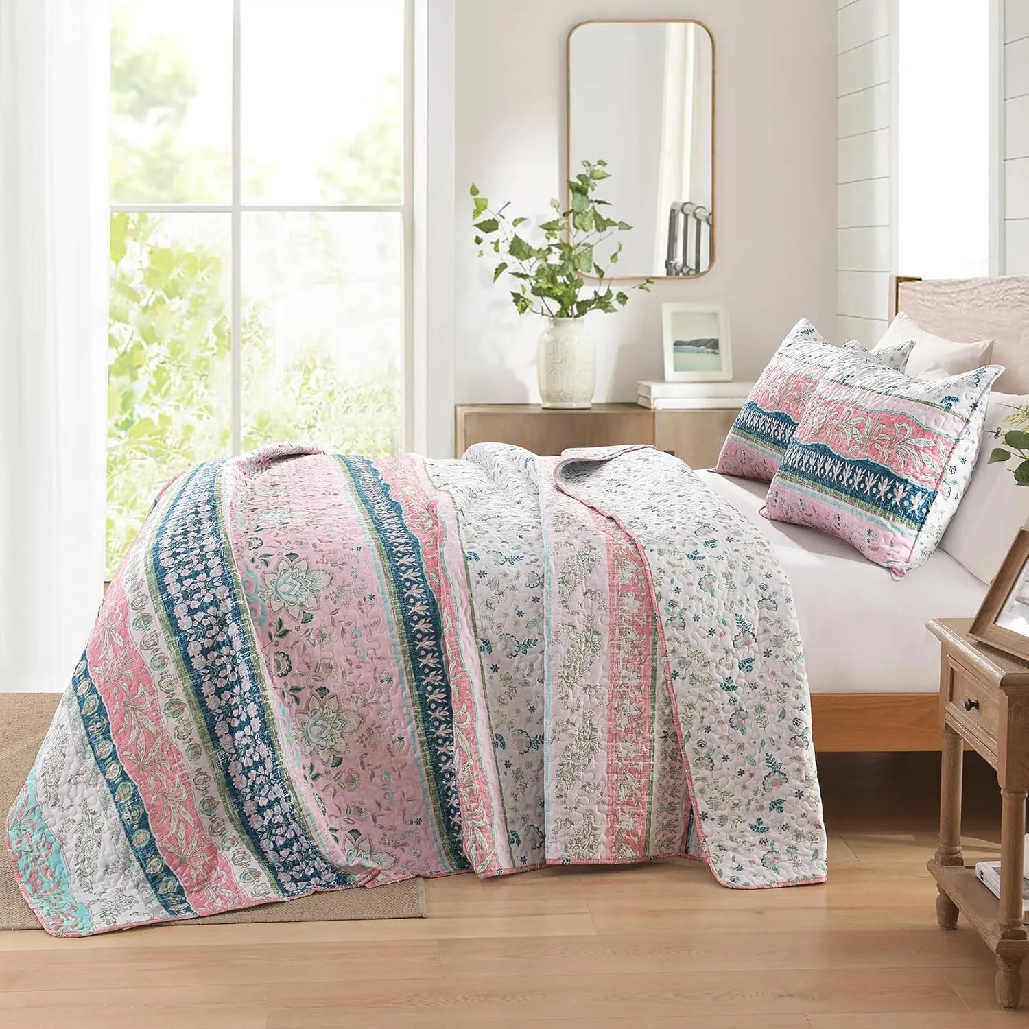 HORIMOTE HOME Boho Style Queen Quilt Set Pink Bohemian Floral Strip Quilt Beddding Set, Soft and Lightweight Bedspread for All Season, Full Size Bed Coverlet with 2 Matching Pillow Shams (3 Pieces)