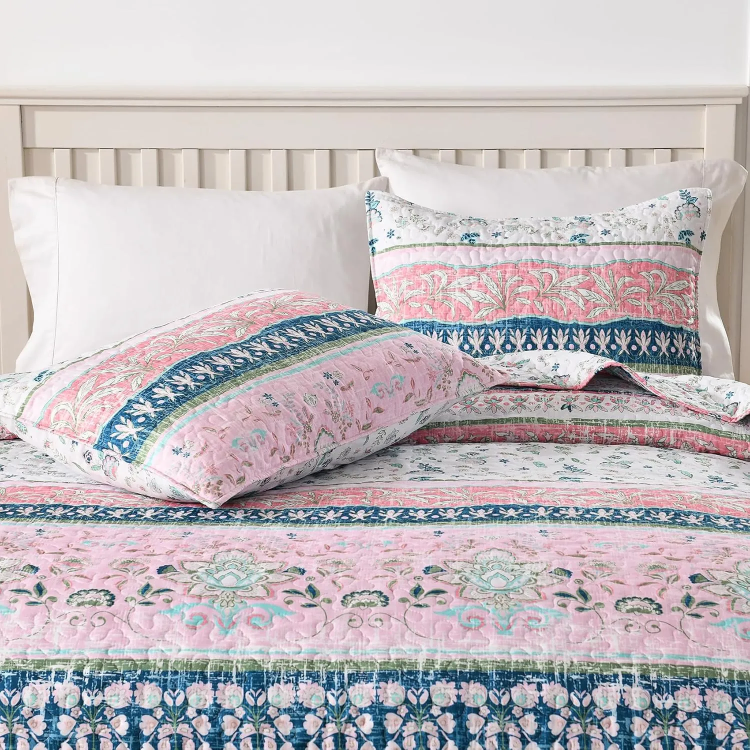 HORIMOTE HOME Boho Style Queen Quilt Set Pink Bohemian Floral Strip Quilt Beddding Set, Soft and Lightweight Bedspread for All Season, Full Size Bed Coverlet with 2 Matching Pillow Shams (3 Pieces)