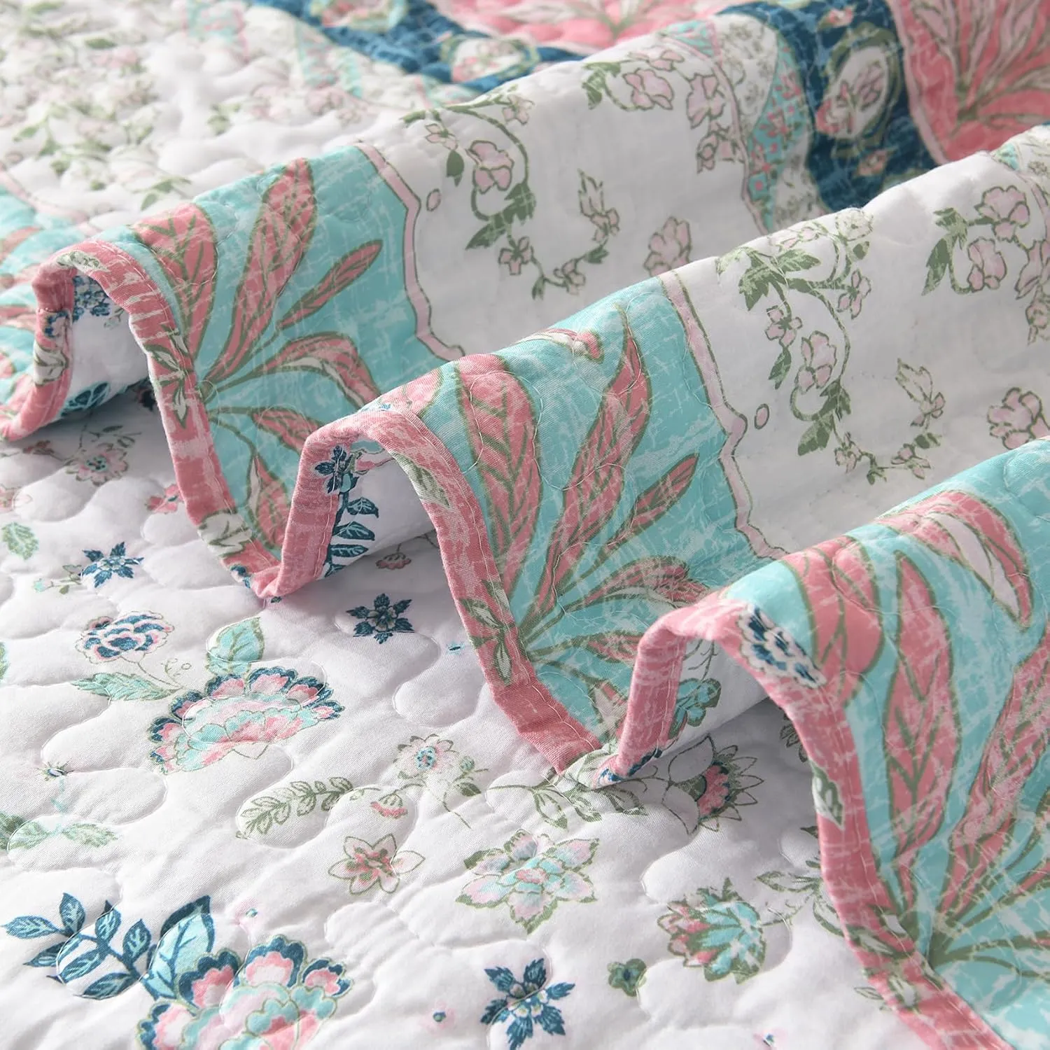 HORIMOTE HOME Boho Style Queen Quilt Set Pink Bohemian Floral Strip Quilt Beddding Set, Soft and Lightweight Bedspread for All Season, Full Size Bed Coverlet with 2 Matching Pillow Shams (3 Pieces)