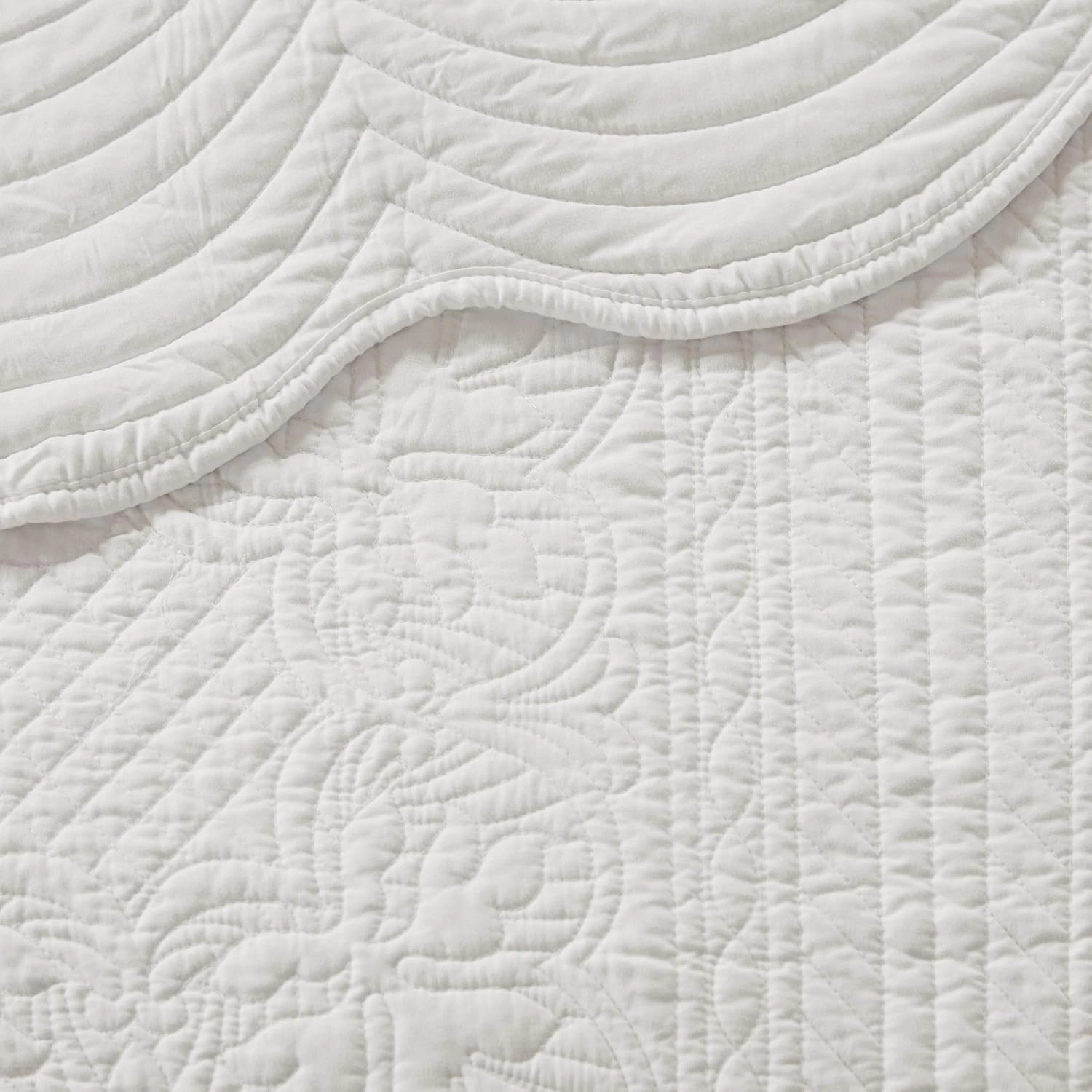 Madison Park Tuscany Quilt Set-Casual Damask Stitching Design Lightweight Coverlet Bedspread Bedding, Shams, King/Cal King(108"x96"), Medallion White 3 Piece