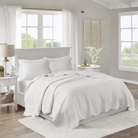 Madison Park Tuscany Quilt Set-Casual Damask Stitching Design Lightweight Coverlet Bedspread Bedding, Shams, King/Cal King(108"x96"), Medallion White 3 Piece