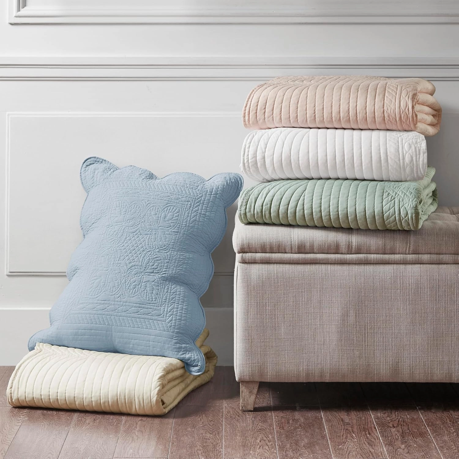 Madison Park Tuscany Quilt Set-Casual Damask Stitching Design Lightweight Coverlet Bedspread Bedding, Shams, King/Cal King(108"x96"), Medallion White 3 Piece