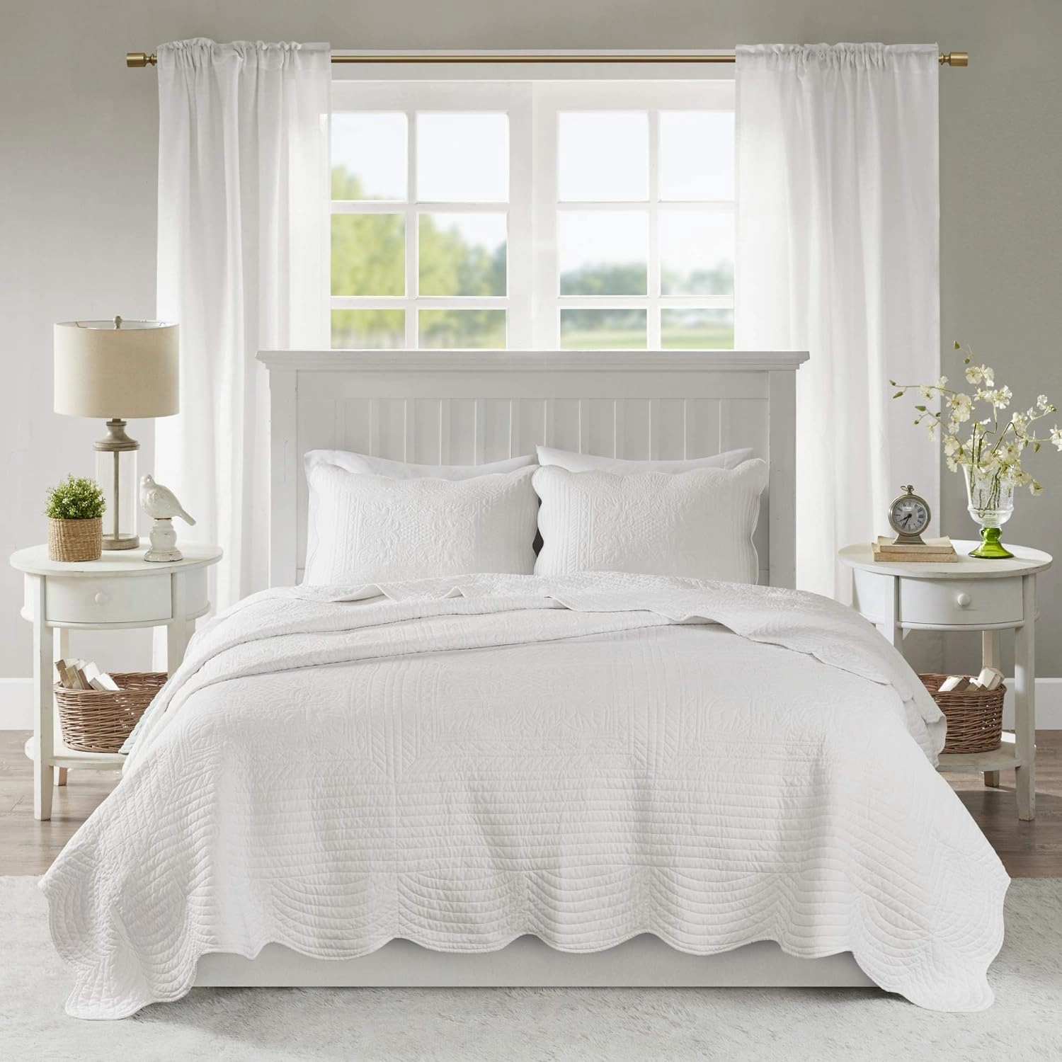 Madison Park Tuscany Quilt Set-Casual Damask Stitching Design Lightweight Coverlet Bedspread Bedding, Shams, King/Cal King(108"x96"), Medallion White 3 Piece