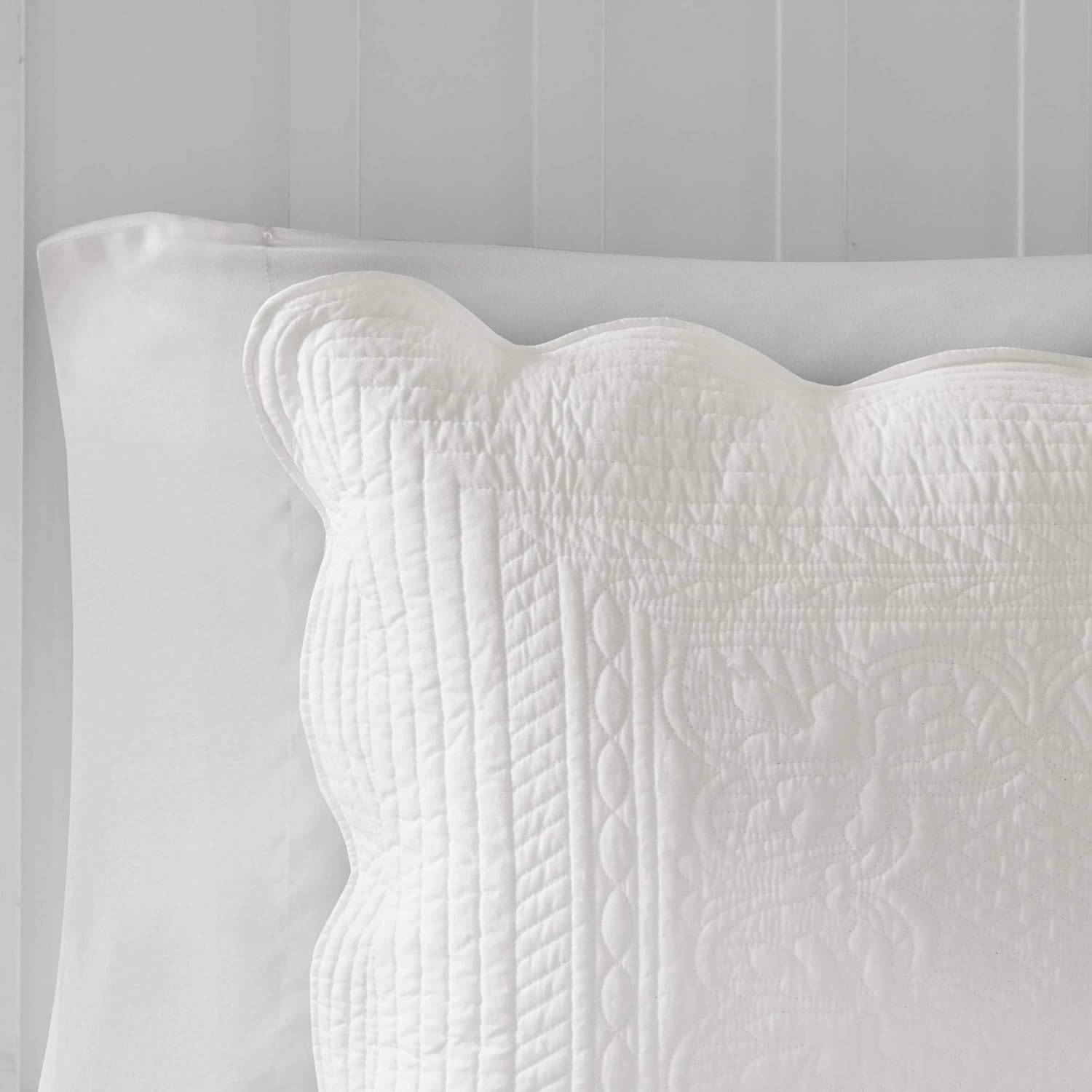 Madison Park Tuscany Quilt Set-Casual Damask Stitching Design Lightweight Coverlet Bedspread Bedding, Shams, King/Cal King(108"x96"), Medallion White 3 Piece