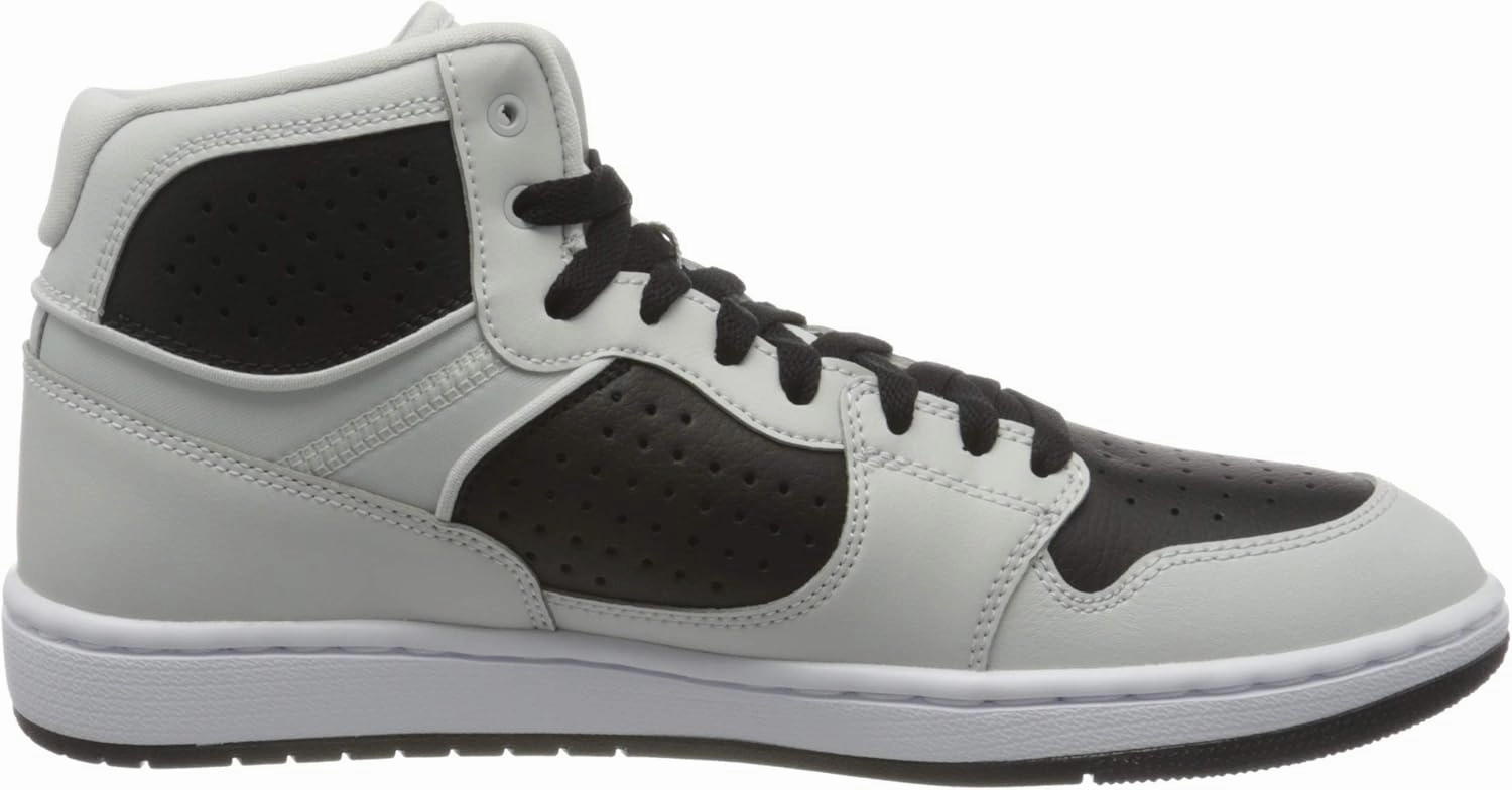 NIKE Men's Sneaker