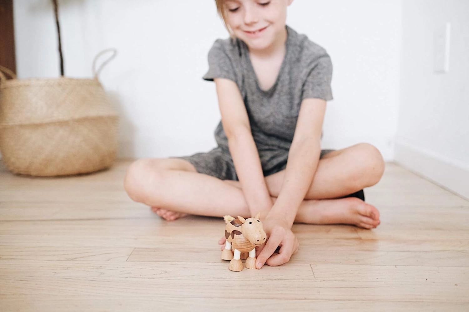 Posable Wooden Animal Toys for Toddlers - Fun Farm Playset with Cow, Horse, Goose, Dog, Sheep - 5 Bendable Figures - Early Education for Boys and Girls