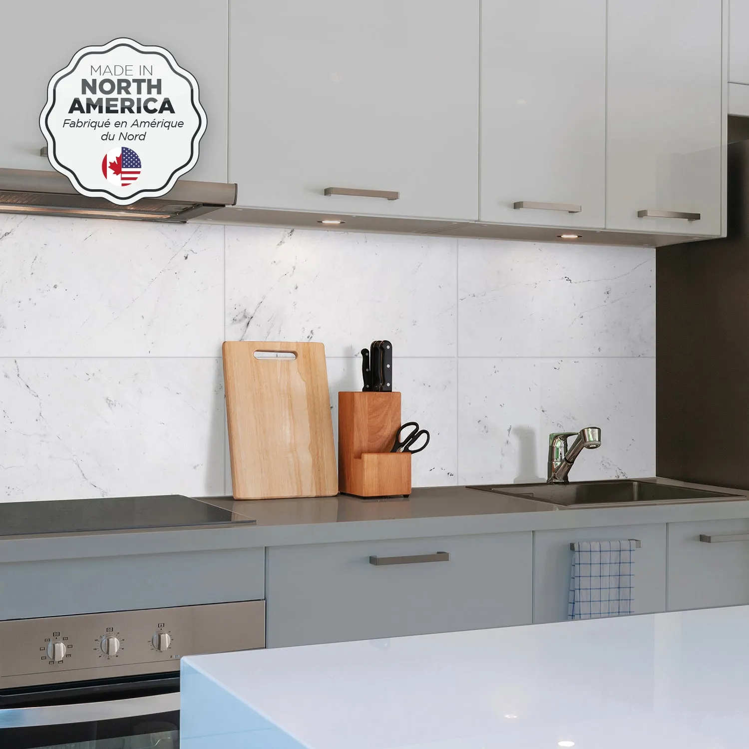 Smart Tiles Peel and Stick 2-Sheet 23 x 12 Backsplash - Blok Carrera|Dosseret Smart Tiles peler et coller 23 x 12, 2 feuilles - Blok Carrera