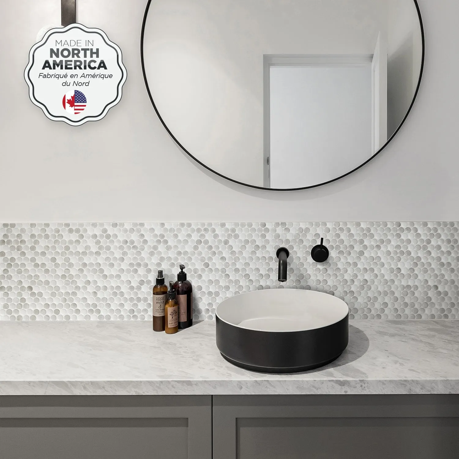 Smart Tiles Peel and Stick 4-Sheet 9 x 9 Backsplash - Penny Roccia|Dosseret Smart Tiles peler et coller 9 x 9, 4 feuilles - Penny Roccia