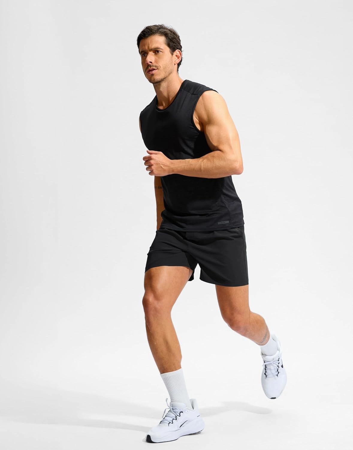 Soothfeel Men's Athletic Workout Shorts with Zipper Pocket 5"/7" Running Gym Shorts for Men Lightweight Quick Dry Tennis