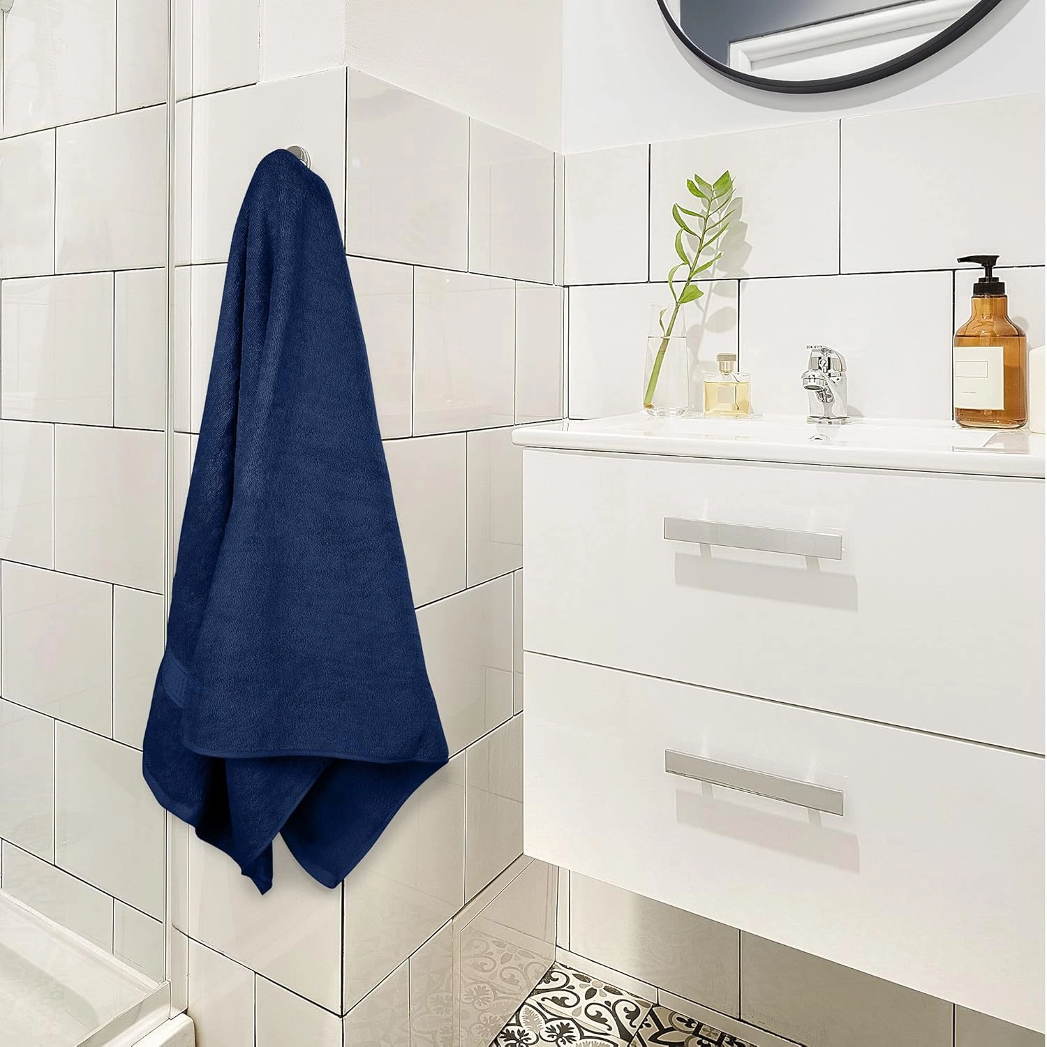 Utopia Towels 4 Pack Premium Bath Towels Set, 27 by 54 Inches, 100% Ring Spun Cotton 600GSM, Lightweight and Highly Absorbent Quick Drying Towels, Perfect for Daily Use, Navy