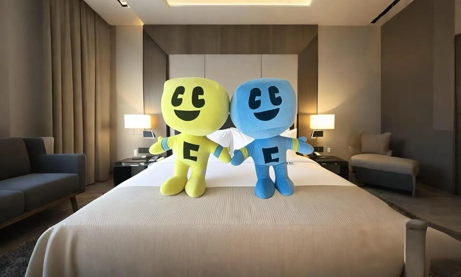 Video Game Character Plush Toy, Plush Animal Soft Plush Toy Cute Hug Pillow, 3D Smiley Design, Favorite Gift for Boys and Girls (Yellow Blue)