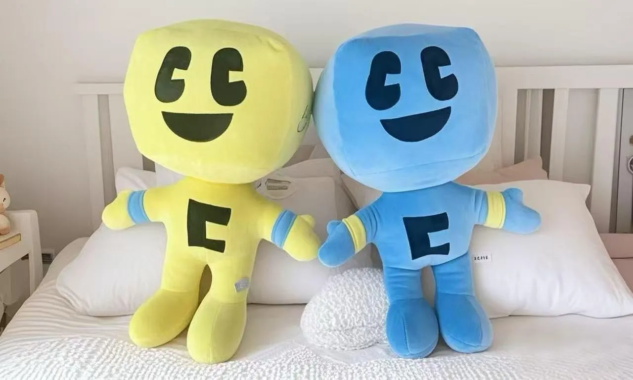 Video Game Character Plush Toy, Plush Animal Soft Plush Toy Cute Hug Pillow, 3D Smiley Design, Favorite Gift for Boys and Girls (Yellow Blue)